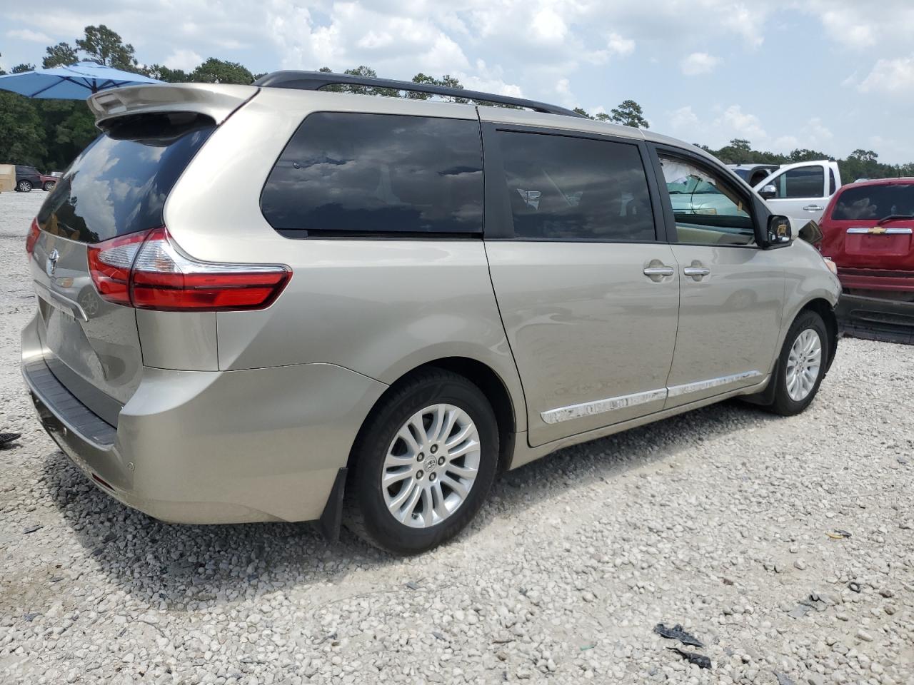 5TDYZ3DC0HS893035 TOYOTA All Models 2017