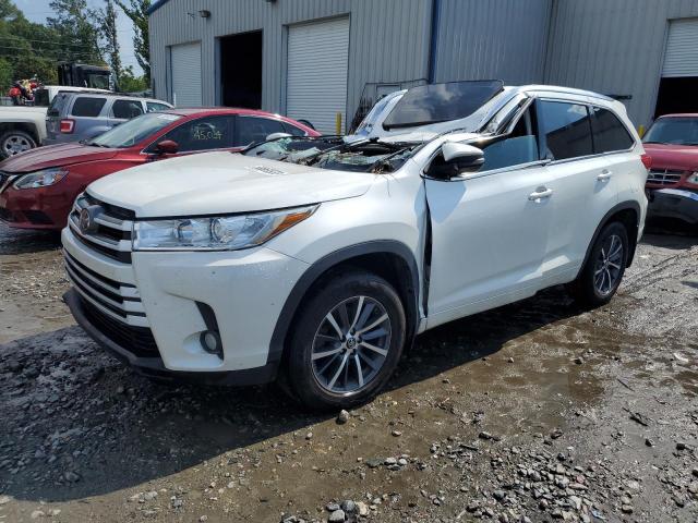 2017 Toyota Highlander SE