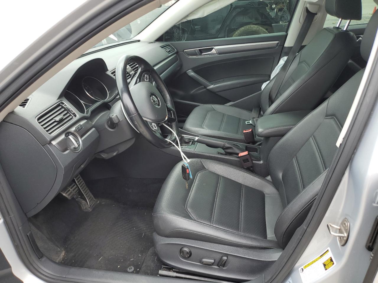 1VWAA7A37JC030371 2018 Volkswagen Passat S