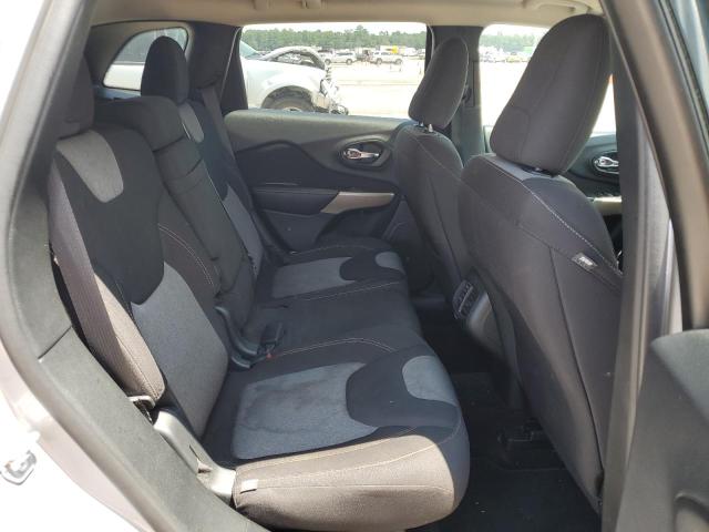 1C4PJLCB9JD615733 Jeep Cherokee Latitude