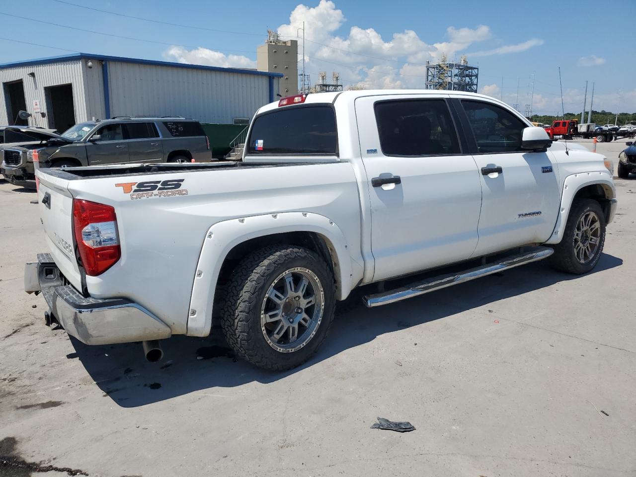 5TFDW5F14HX613111 2017 Toyota Tundra Crewmax Sr5