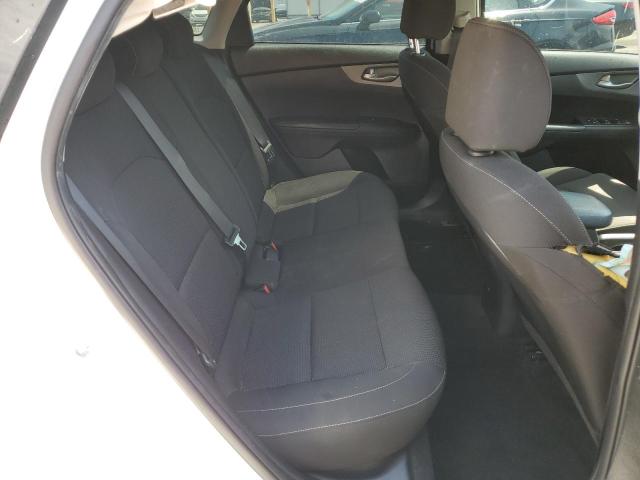 3KPF24AD2ME266923 KIA FORTE FE