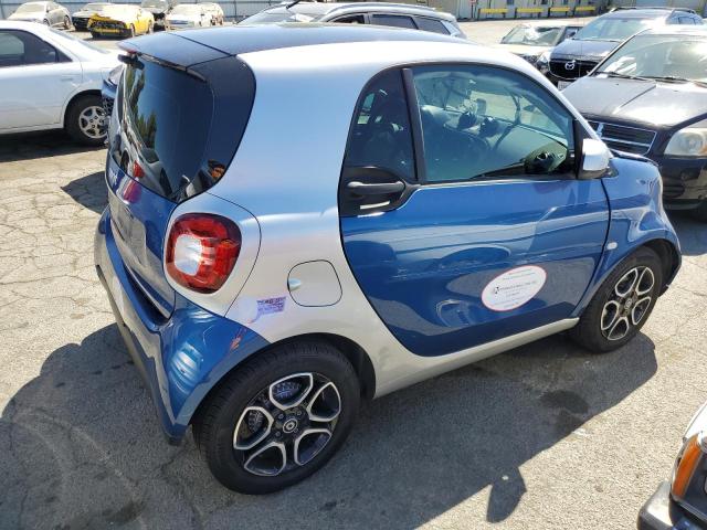 VIN WMEFJ9BA5JK325123 2018 Smart Fortwo no.3