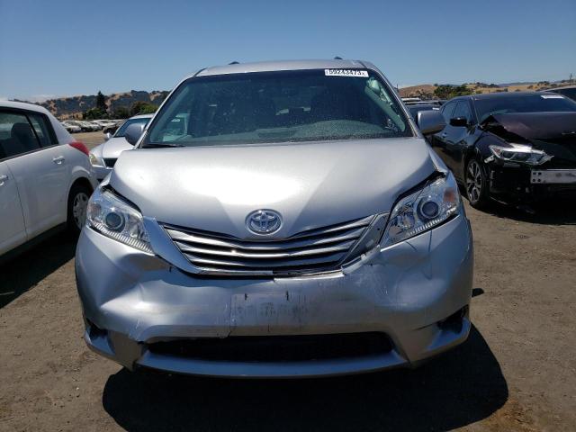 5TDKZ3DCXHS888477 Toyota SIENNA LE