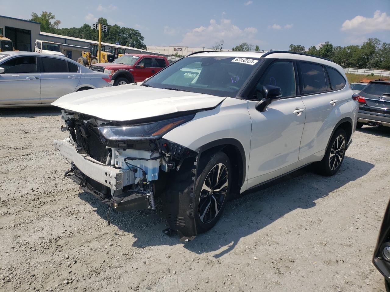 VIN: 5TDJZRBH4MS056690 2021 TOYOTA HIGHLANDER