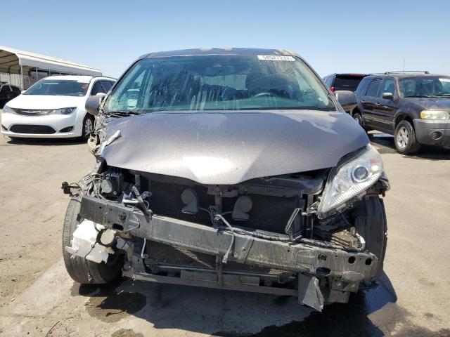 5TDKZ3DC5JS940104 Toyota SIENNA LE
