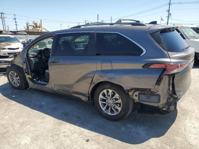 5TDBSKFC3NS065235 Toyota SIENNA LE