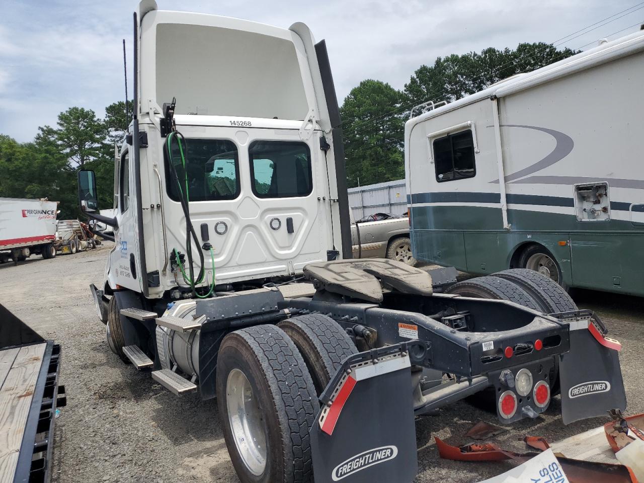 Lot #2494349887 2023 FREIGHTLINER CASCADIA 1