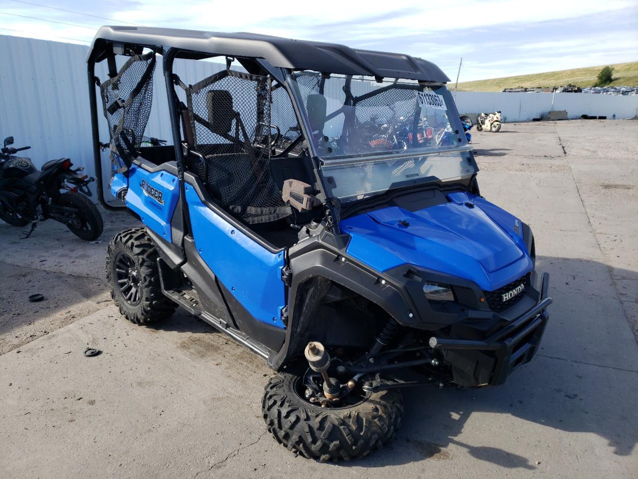 Мотовездеходы Honda Pioneer 1000 с кабиной