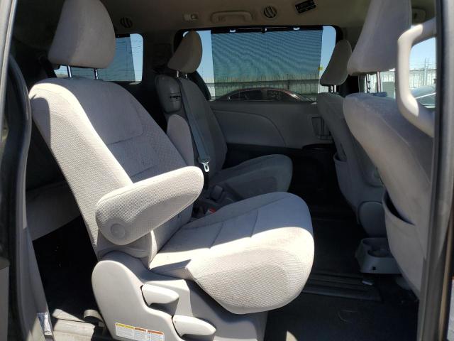 5TDKZ3DC5JS940104 Toyota SIENNA LE