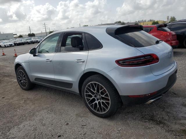 VIN WP1AA2A52JLB04821 2018 Porsche Macan no.2