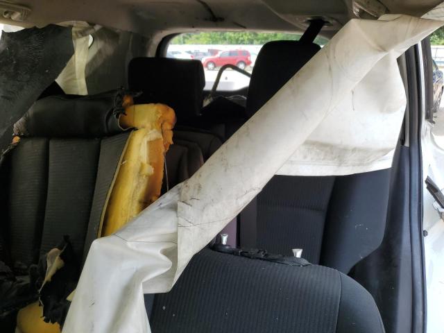 JTMBFREV4JJ198660 Toyota RAV4 LE