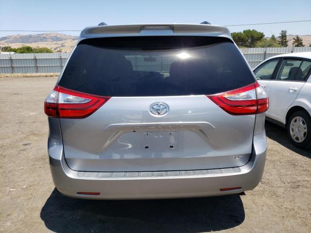 5TDKZ3DCXHS888477 Toyota SIENNA LE