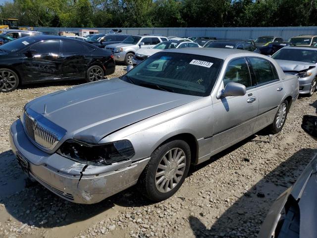 2003 Lincoln Town Car Signature