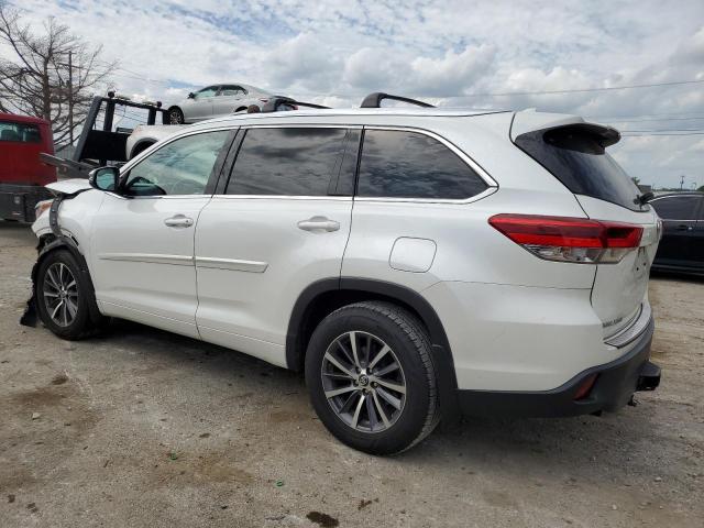 VIN 5TDJZRFH3HS427516 2017 Toyota Highlander, SE no.2