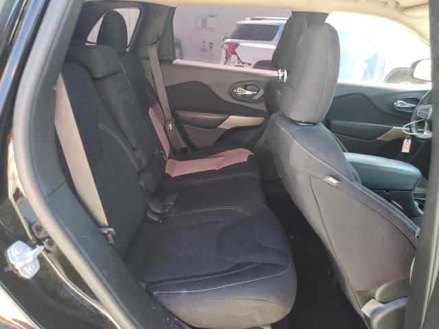 1C4PJLCB8HW668034 Jeep Cherokee Latitude