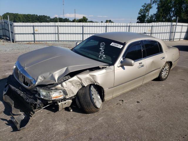 2004 Lincoln Town Car Executive