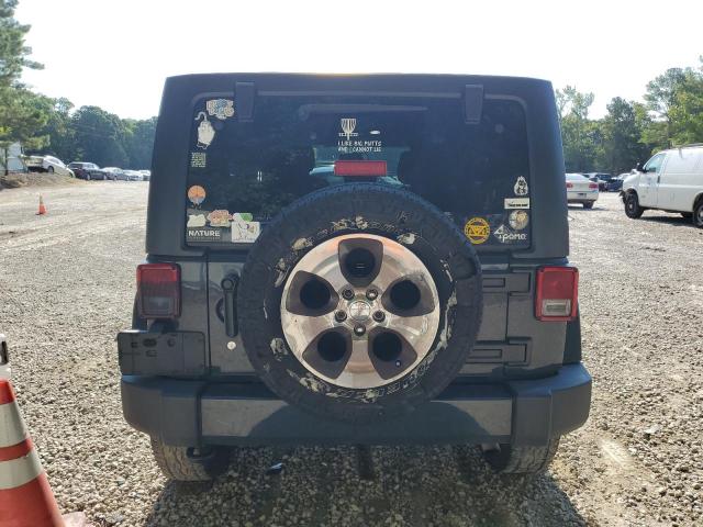 1C4BJWEG2HL582370 Jeep Wrangler Unlimited Sahara