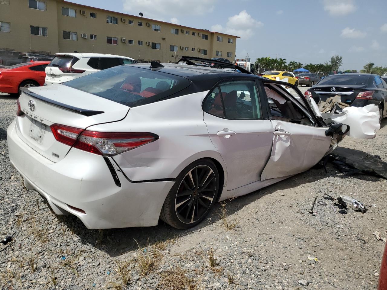 4T1B61HKXKU240876 Toyota Camry XSE 3