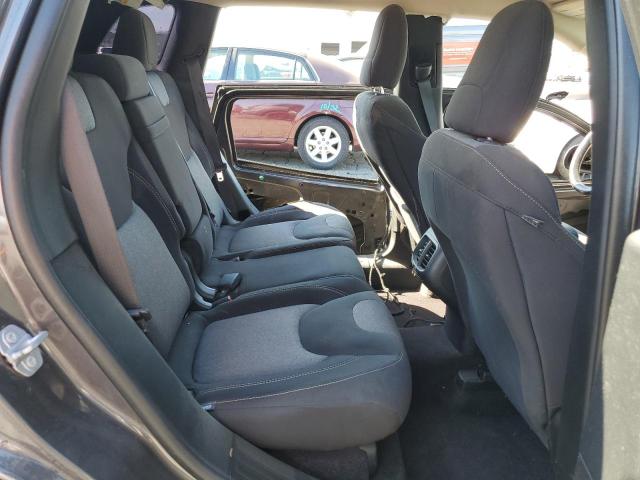 1C4PJLCB9JD620950 Jeep Cherokee Latitude