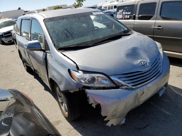 5TDKZ3DC9HS857902 Toyota SIENNA LE