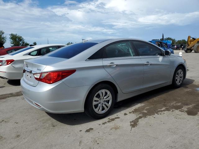 VIN: 5NPEB4AC0CH499017 Auction: COPART Lot: 60565663 Location: FL - ORLANDO SOUTH 5NPEB4AC0CH499017 HYUNDAI SONATA 2012 GRAY Photo 3