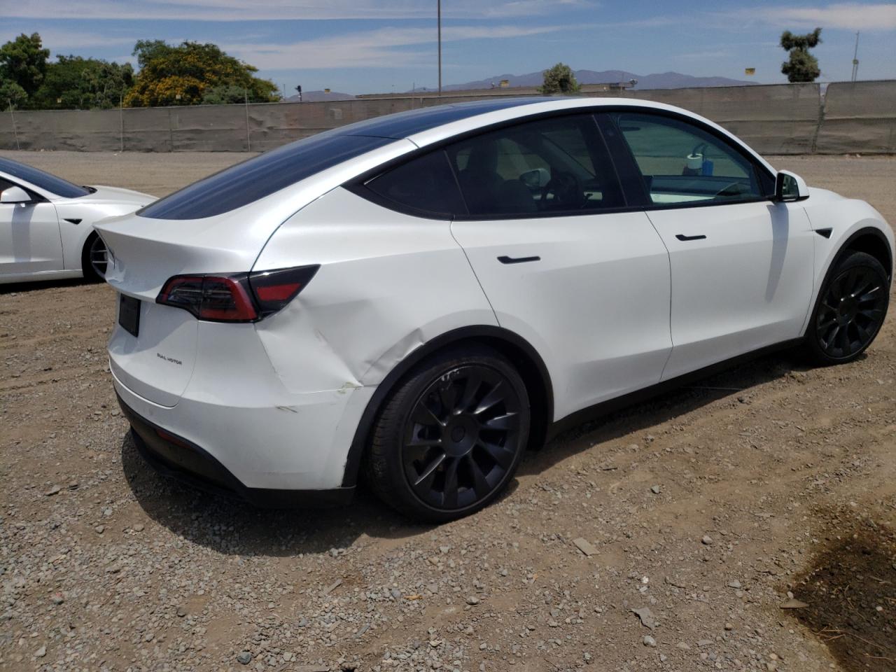 7SAYGAEE5PF698001 Tesla Model Y  3