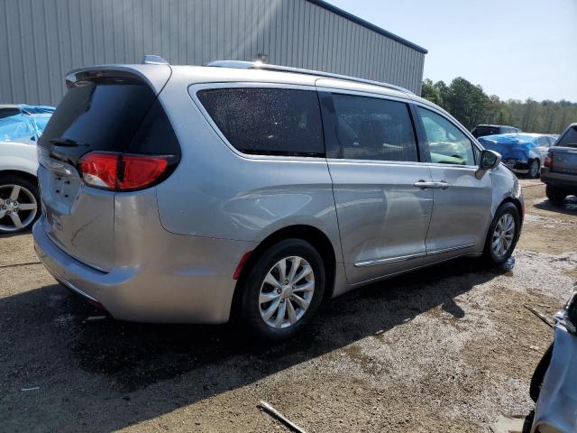 2C4RC1BG8JR124183 2018 CHRYSLER PACIFICA, photo no. 3