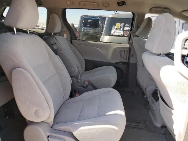 5TDKZ3DC9HS857902 Toyota SIENNA LE