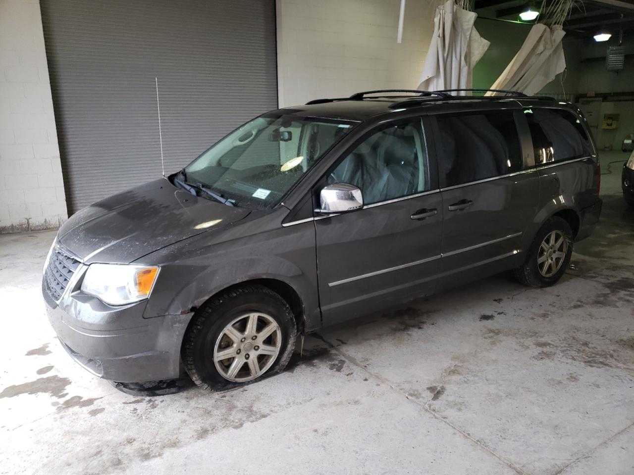 2A4RR8DX0AR361331 2010 Chrysler Town & Country Touring Plus