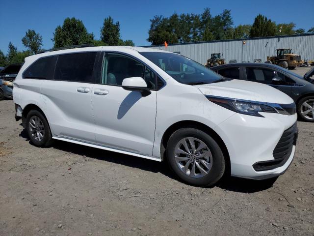 5TDKSKFC5NS049702 Toyota SIENNA LE