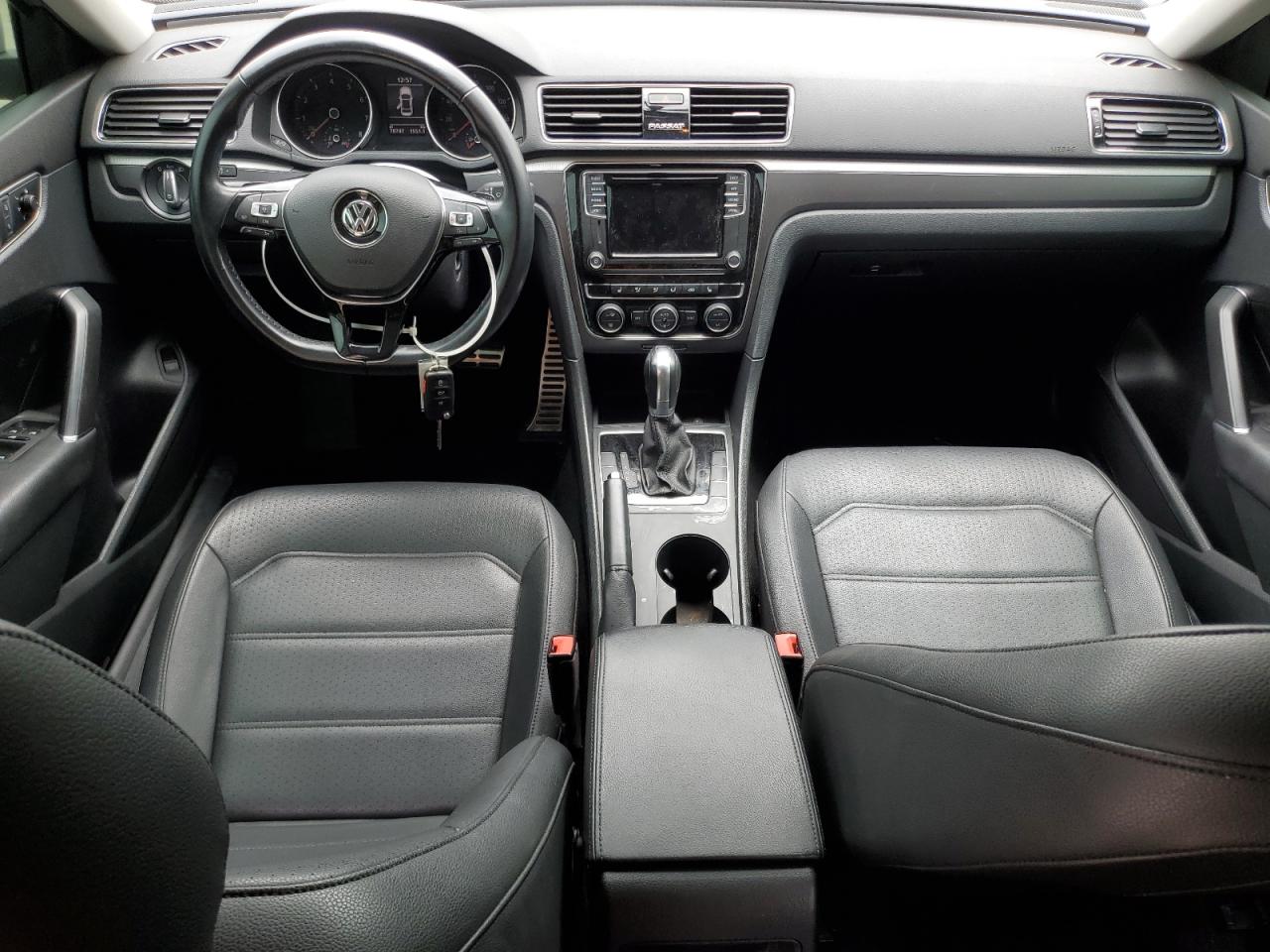 1VWAA7A37JC030371 2018 Volkswagen Passat S