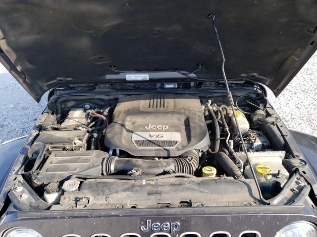 1C4BJWEG3HL738268 Jeep Wrangler Unlimited Sahara