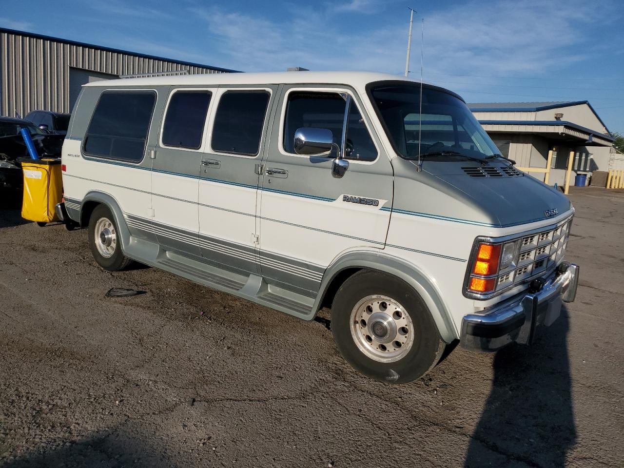 2B6HB21Y5NK100991 1992 Dodge Ram Van B250