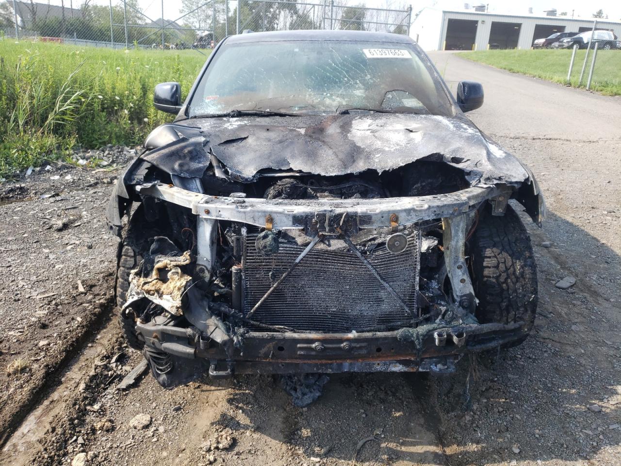 1J4RR4GG4BC516705 2011 Jeep Grand Cherokee Laredo