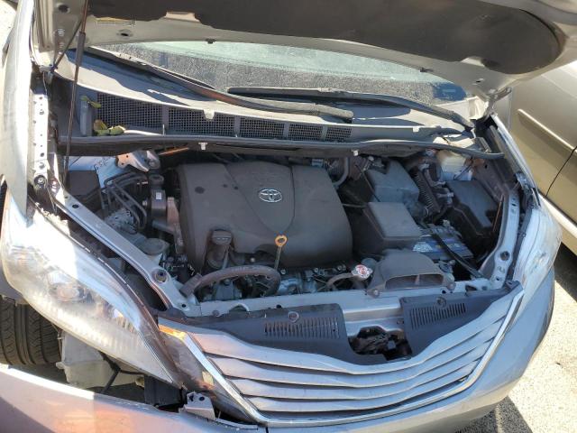 5TDKZ3DC9HS857902 Toyota SIENNA LE
