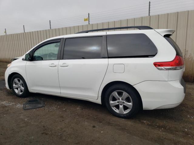 5TDKK3DC8ES455739 Toyota SIENNA LE