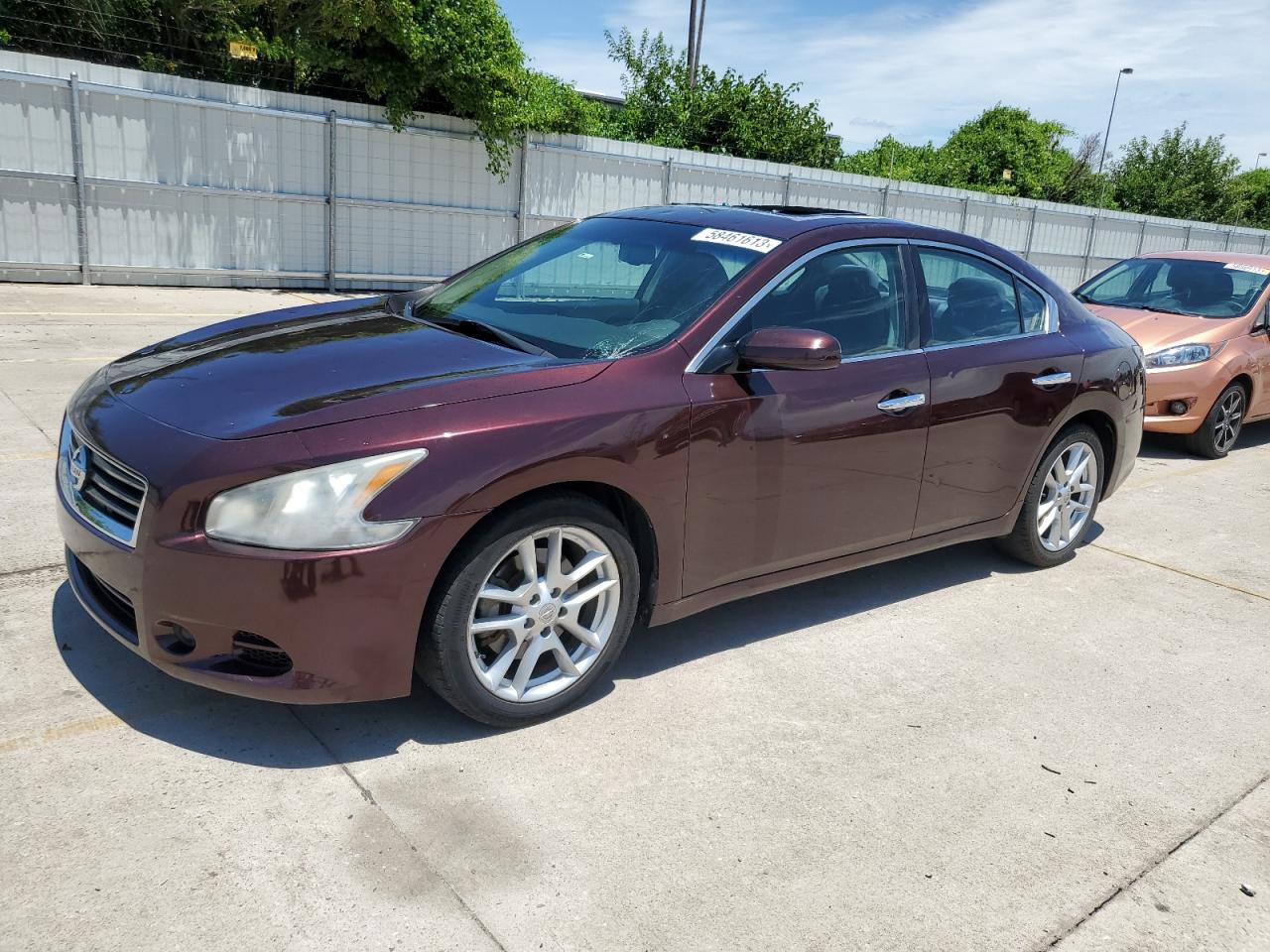 2014 nissan maxima maroon