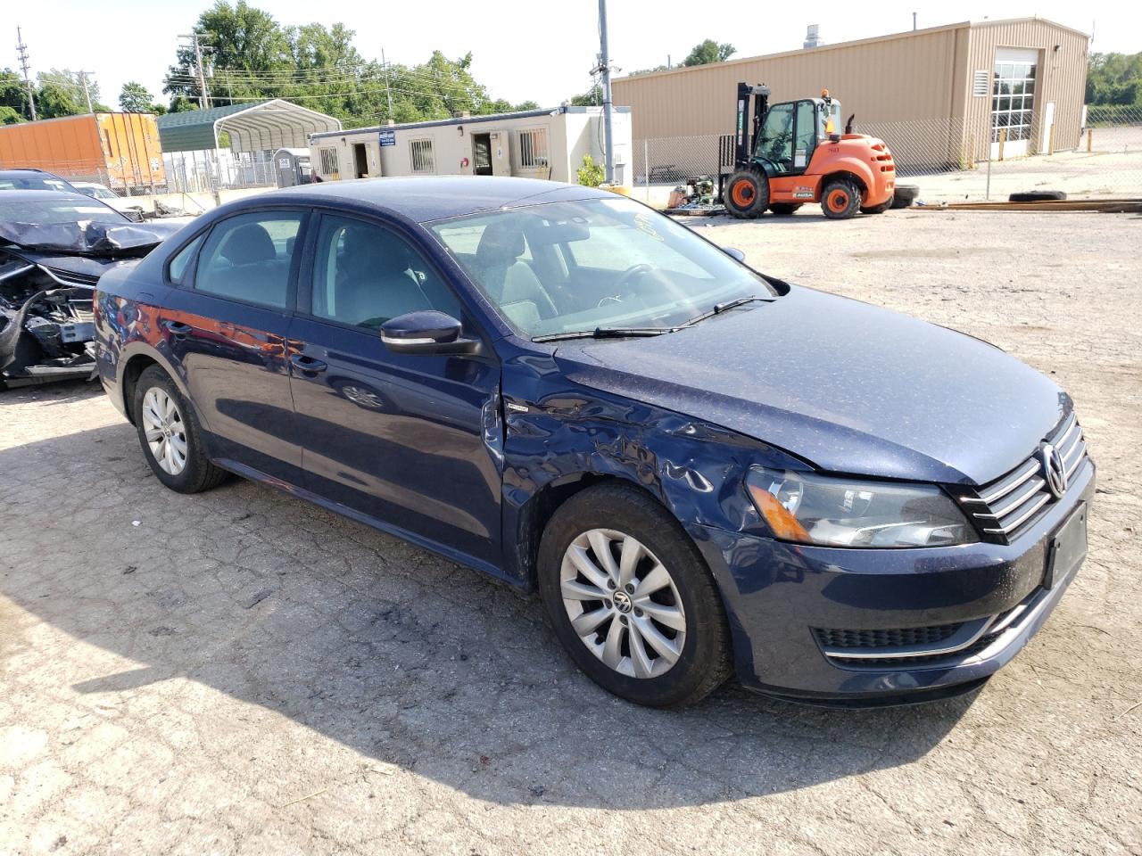 2014 Volkswagen Passat S vin: 1VWAT7A32EC076772