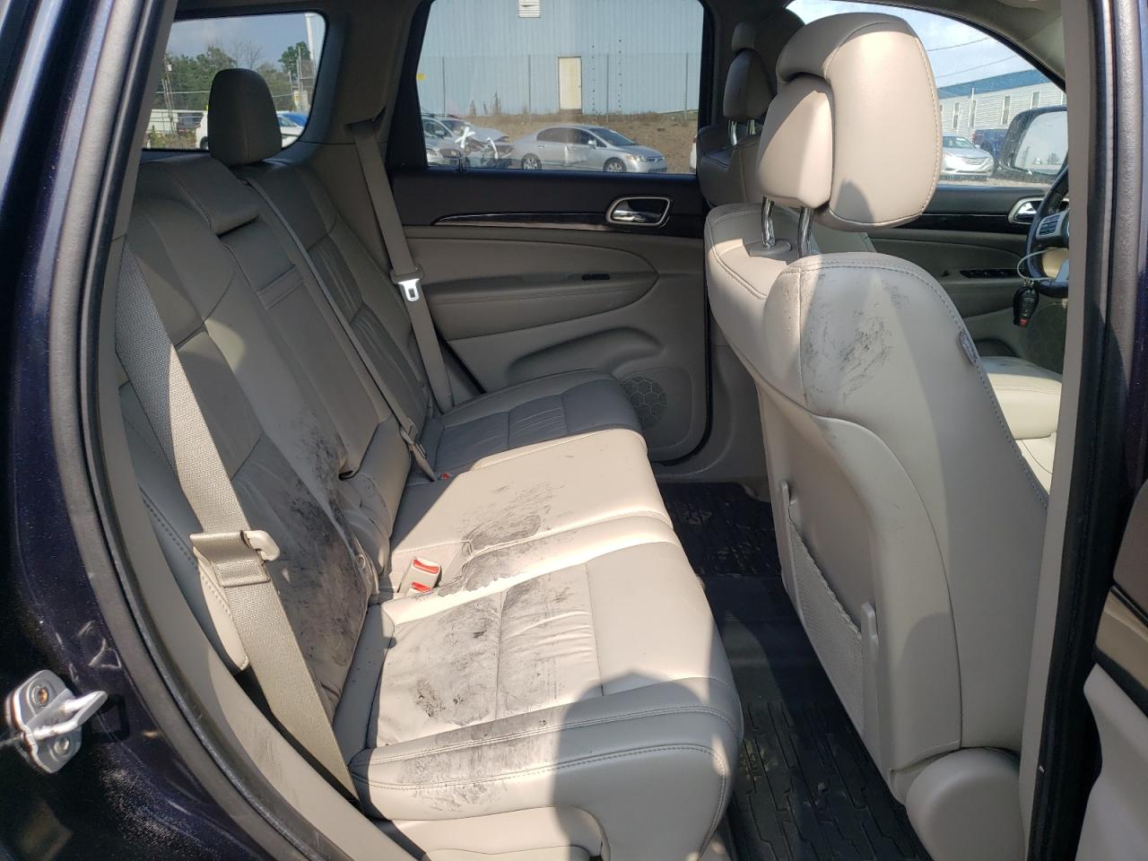 1J4RR4GG4BC516705 2011 Jeep Grand Cherokee Laredo