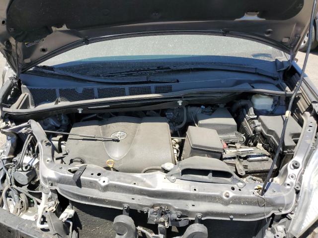 5TDKZ3DC5JS940104 Toyota SIENNA LE