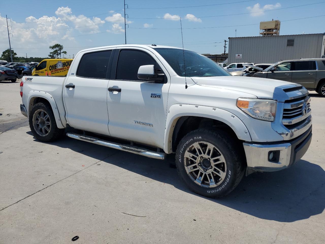 5TFDW5F14HX613111 2017 Toyota Tundra Crewmax Sr5