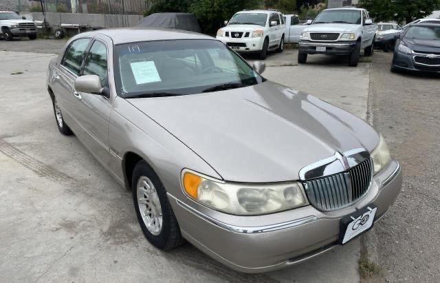 1999 Lincoln Town Car Signature