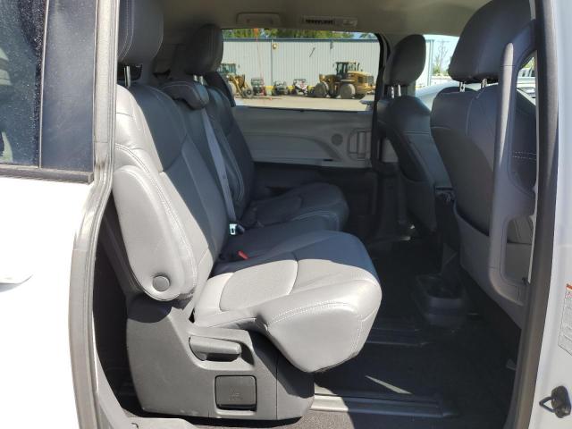 5TDKSKFC5NS049702 Toyota SIENNA LE