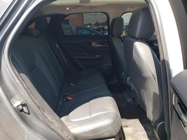 SADCJ2BV7HA882633 Jaguar F-pace Premium