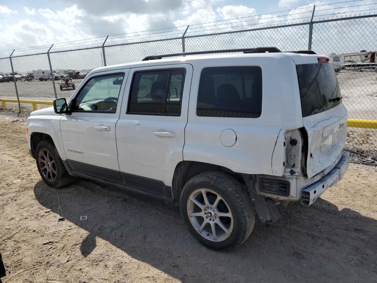 1C4NJPBB3FD304807 2015 Jeep Patriot Sport