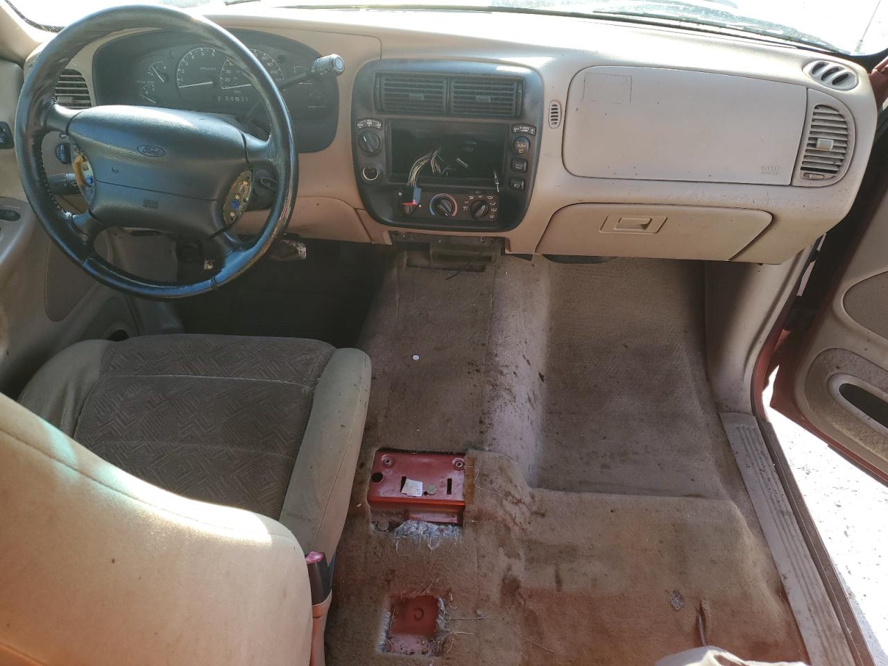 1FMYU24E9WUB68810 1998 Ford Explorer