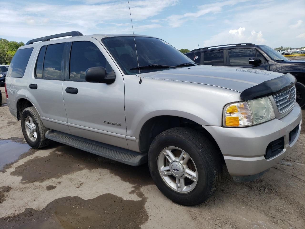 1FMZU63W65UB30889 2005 Ford Explorer Xlt