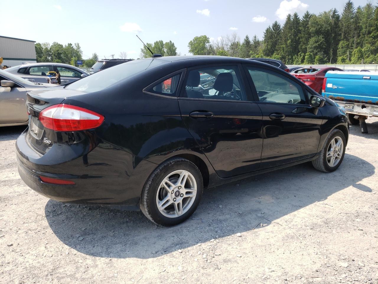 VIN: 3FADP4BJ2JM132014 2018 FORD FIESTA