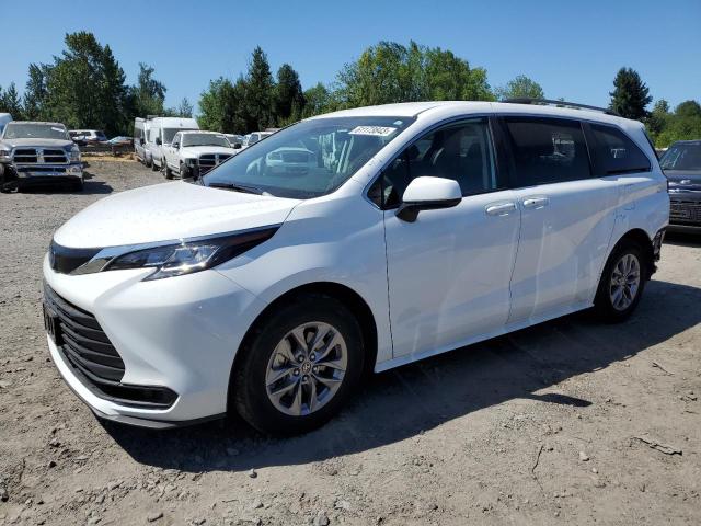 2022 Toyota Sienna LE